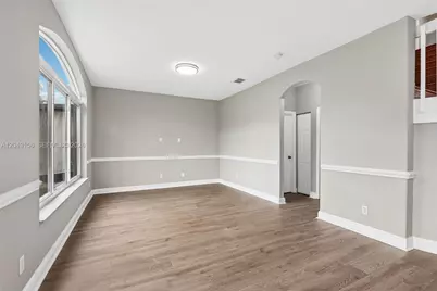 2162 NW 77th Ter, Pembroke Pines, FL 33024 - Photo 19