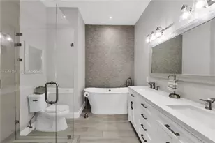720 S Old Nob Hill Rd, Plantation, FL 33324 - Photo 9