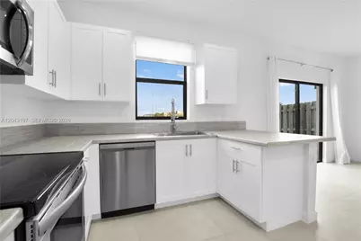 20610 NE 5th Pl, Miami, FL 33179 - Photo 9