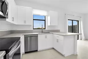 20610 NE 5th Pl, Miami, FL 33179 - Photo 9