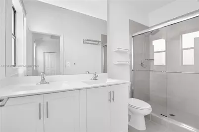 20610 NE 5th Pl, Miami, FL 33179 - Photo 15