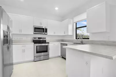 20610 NE 5th Pl, Miami, FL 33179 - Photo 7
