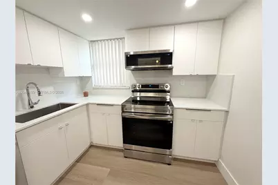 2625 Collins Ave #215, Miami Beach, FL 33140 - Photo 13
