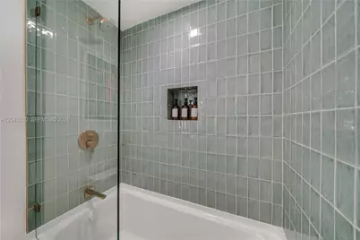 159 NE 6th St #4212, Miami, FL 33132 - Photo 17