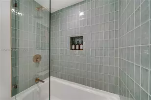 159 NE 6th St, Miami, FL 33132 - Photo 17