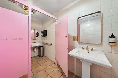 1586 S Dixie Hwy, Coral Gables, FL 33146 - Photo 21