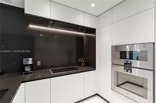 300 Biscayne Blvd Way, Miami, FL 33131 - Photo 13