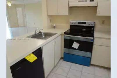 426 NE 210th Cir Ter #103-2, Miami, FL 33179 - Photo 3