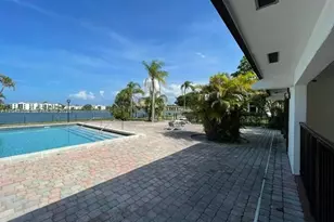 215 Lake Pointe Dr, Oakland Park, FL 33309 - Photo 25