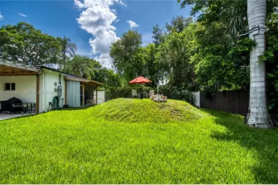13501 NE Miami Ct, Miami, FL 33161 - Photo 37