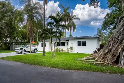 13501 NE Miami Ct, Miami, FL 33161 - Photo 3