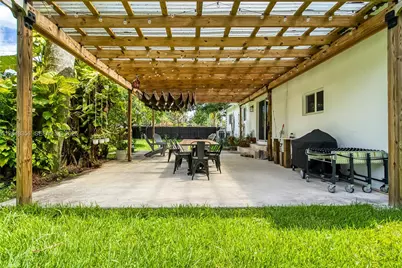 13501 NE Miami Ct, Miami, FL 33161 - Photo 41