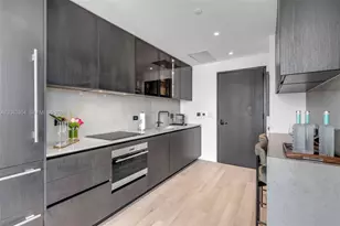 20 NE 11th St, Miami, FL 33132 - Photo 5