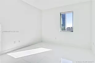 1060 Brickell Ave, Miami, FL 33131 - Photo 13