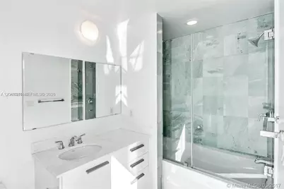 1060 Brickell Ave #2911, Miami, FL 33131 - Photo 9
