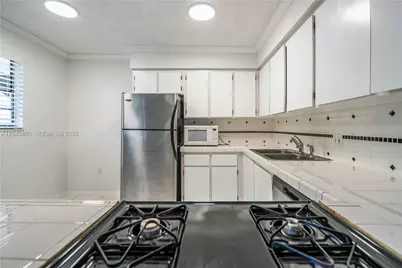 3265 Virginia St #18, Miami, FL 33133 - Photo 7