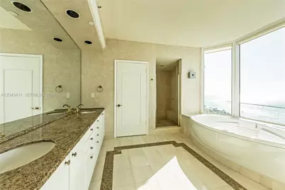 300 S Pointe Dr #2103, Miami Beach, FL 33139 - Photo 9