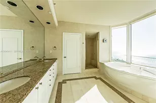 300 South Pointe Dr, Miami Beach, FL 33139 - Photo 9