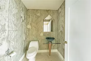 300 South Pointe Dr, Miami Beach, FL 33139 - Photo 13