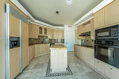 300 S Pointe Dr #2103, Miami Beach, FL 33139 - Photo 7