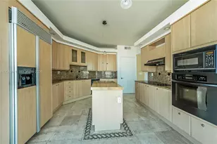 300 South Pointe Dr, Miami Beach, FL 33139 - Photo 7