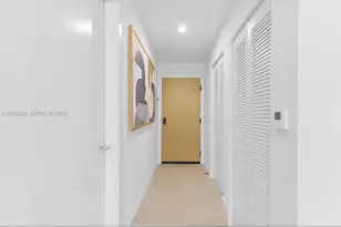 11 NE 6th St, Miami, FL 33132 - Photo 13