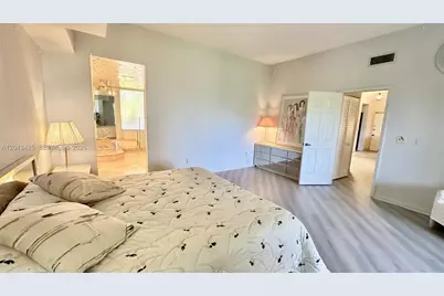 7472 La Paz Blvd #301, Boca Raton, FL 33433 - Photo 11