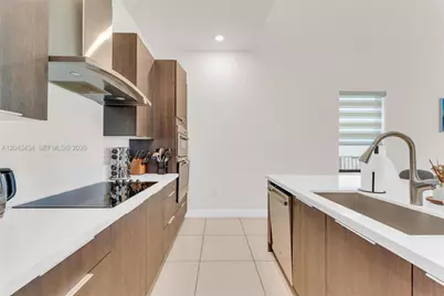 8822 NW 161st Ter, Miami Lakes, FL 33018 - Photo 3