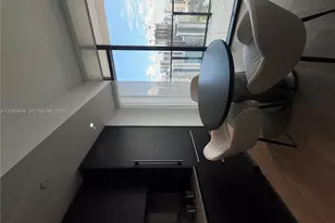 20 NE 11th St, Miami, FL 33132 - Photo 7