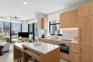11 NE 6th St, Miami, FL 33132 - Photo 3