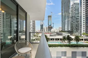 11 NE 6th St, Miami, FL 33132 - Photo 17