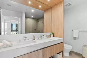 11 NE 6th St, Miami, FL 33132 - Photo 11