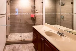 11002 NW 83rd St, Doral, FL 33178 - Photo 9