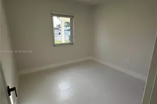 951 E 32nd St, Hialeah, FL 33013 - Photo 15