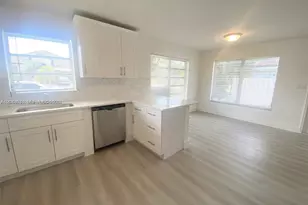 1005 NE 2nd St, Hallandale Beach, FL 33009 - Photo 13