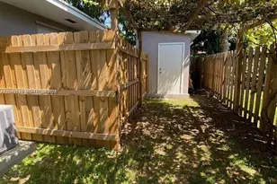 1005 NE 2nd St, Hallandale Beach, FL 33009 - Photo 5