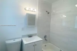 1005 NE 2nd St, Hallandale Beach, FL 33009 - Photo 17