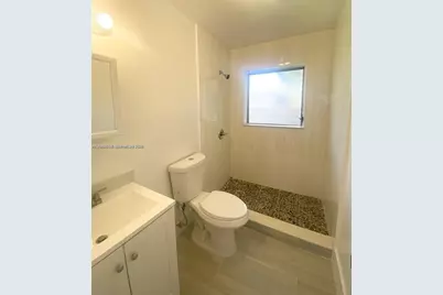 1005 NE 2nd St, Hallandale Beach, FL 33009 - Photo 23