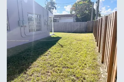 1005 NE 2nd St, Hallandale Beach, FL 33009 - Photo 57