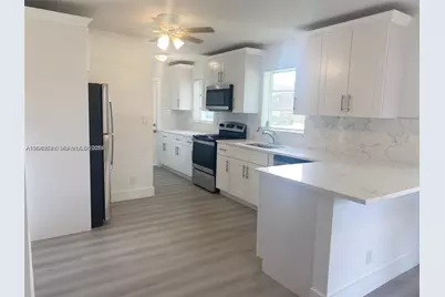 1005 NE 2nd St, Hallandale Beach, FL 33009 - Photo 11