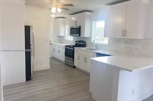 1005 NE 2nd St, Hallandale Beach, FL 33009 - Photo 11