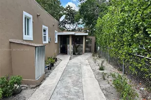 261 NW 49th St, Miami, FL 33127 - Photo 11