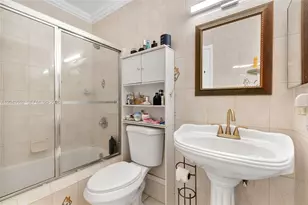 1121 NW 98th Terrace, Pembroke Pines, FL 33024 - Photo 17