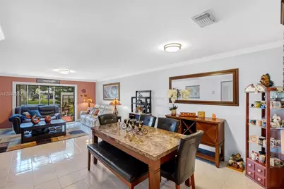 1121 NW 98th Ter #119, Pembroke Pines, FL 33024 - Photo 5