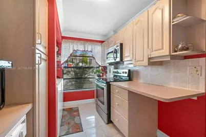1121 NW 98th Ter #119, Pembroke Pines, FL 33024 - Photo 9