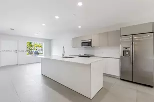 2505 NE 193rd St, Miami, FL 33180 - Photo 5