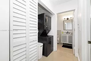 11527 SW 90th St, Miami, FL 33176 - Photo 9