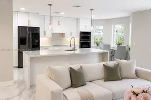 85 Gables Blvd, Weston, FL 33326 - Photo 9