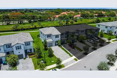 11889 NW 47th Mnr, Coral Springs, FL 33076 - Photo 3