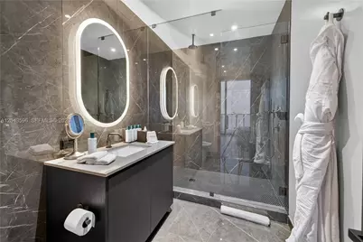 20 NE 11th #4702, Miami, FL 33132 - Photo 9